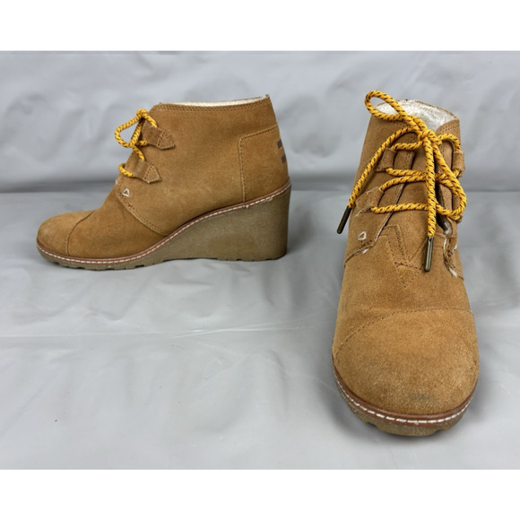 TOMS Suede Desert Wedge Booties Women's 9 Wheat Tan Shearling Lined Lace Up - Picture 1 of 14
